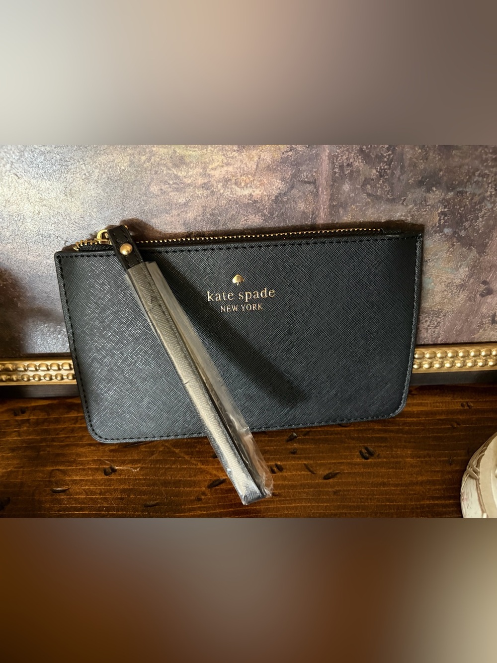 kate spade classic black saffiano leather wristlet